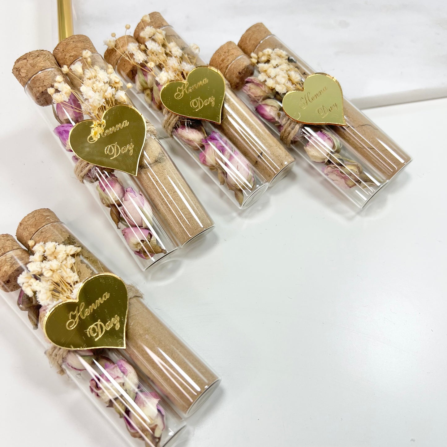 قوارير الحناء والورد