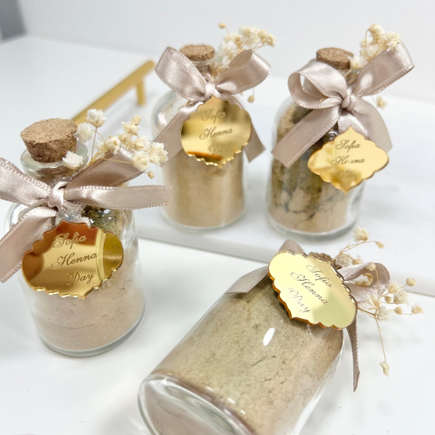 علبة حناء مزخرفة