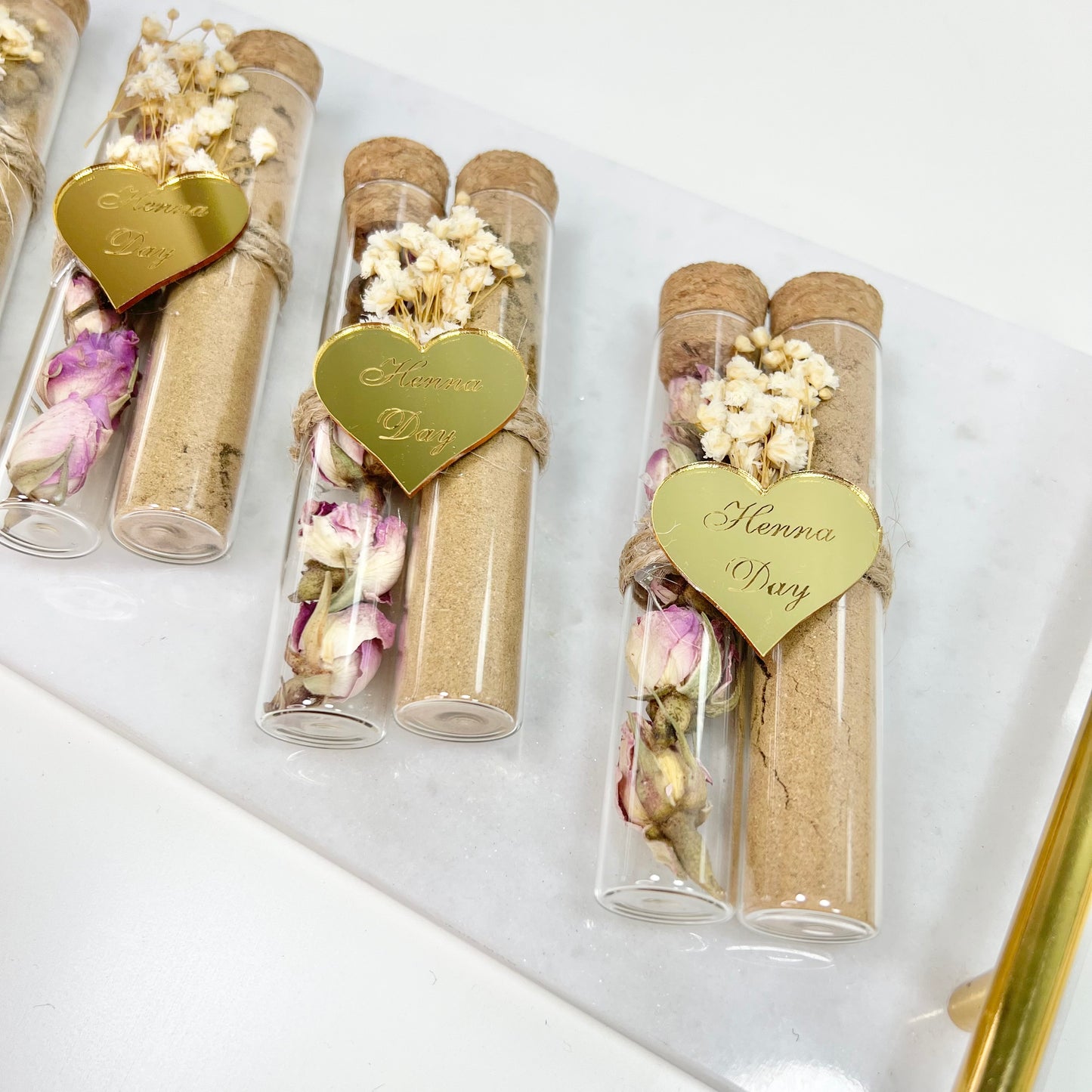 قوارير الحناء والورد