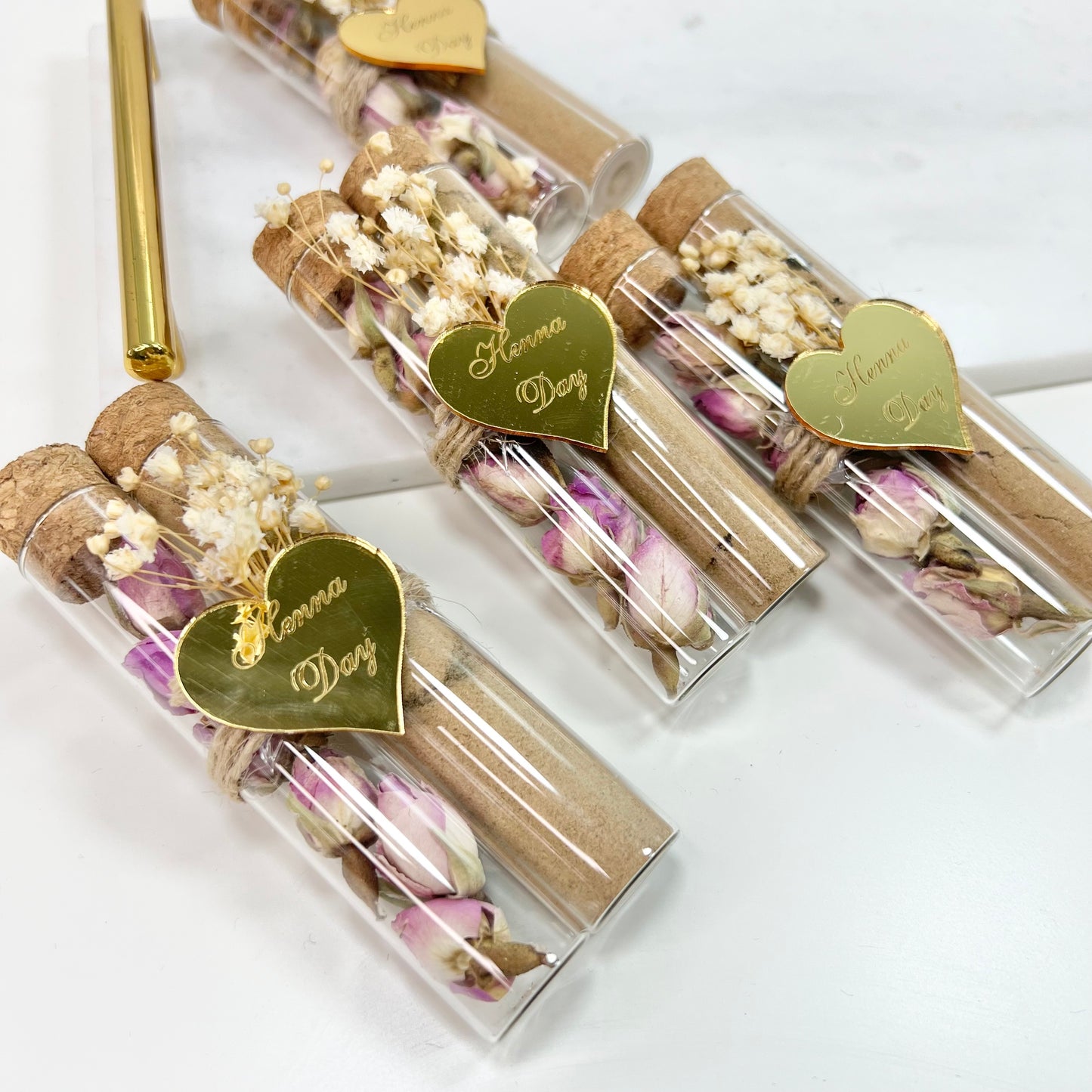 قوارير الحناء والورد