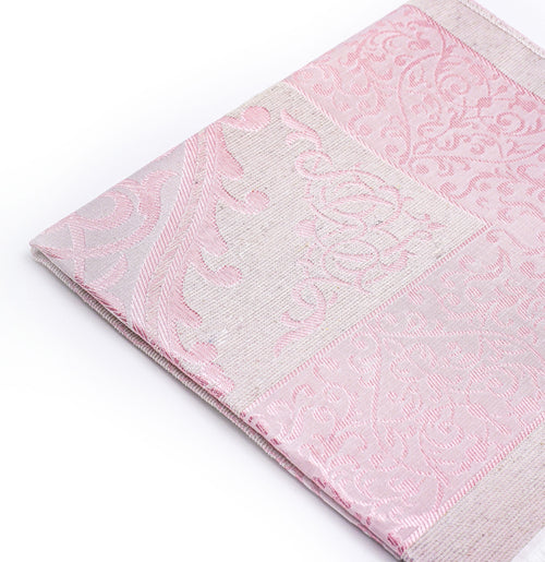 Tapis de prière fin rose.