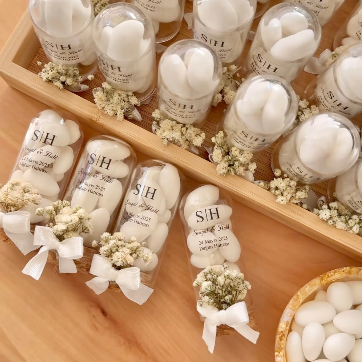 Kırsal tarzda şekerli badem şişeleri