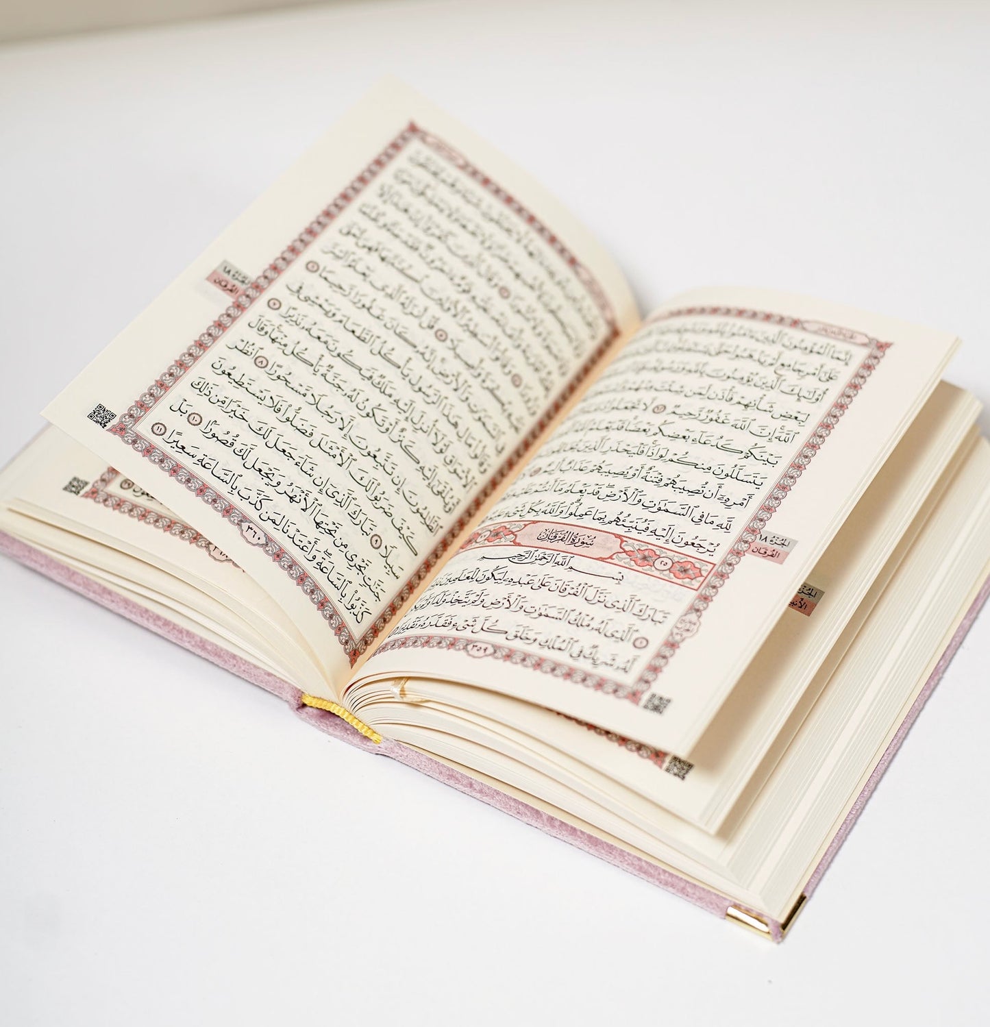 Koran aus gepudertem arabischem Samt