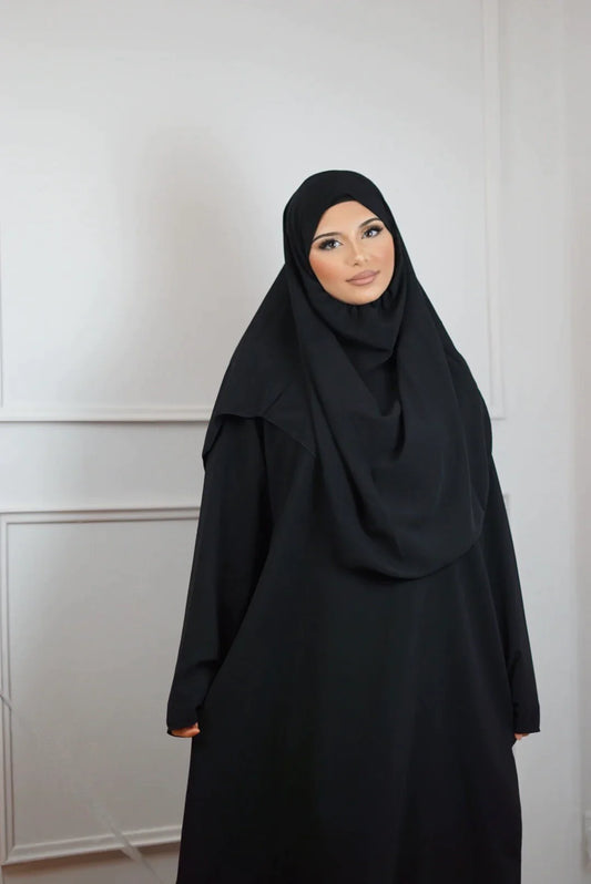Vestido preto de oração