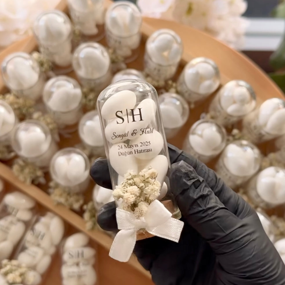 Kırsal tarzda şekerli badem şişeleri