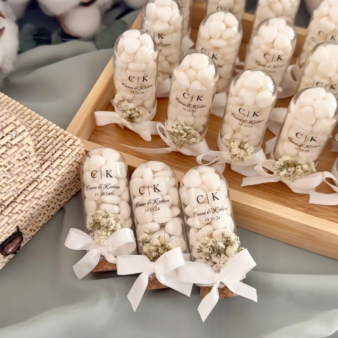 Kırsal tarzda şekerli badem şişeleri