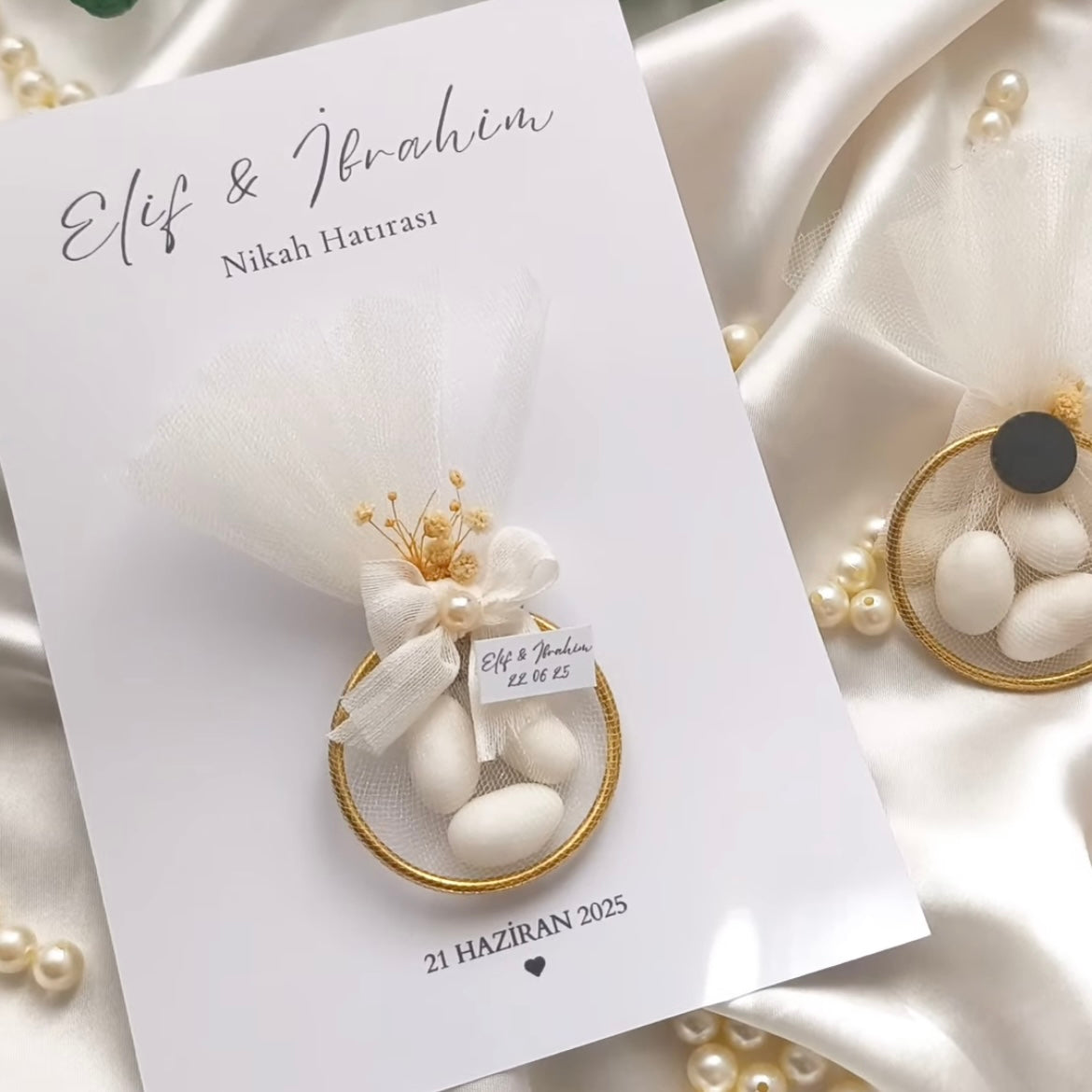 Mini ring card with sugared almonds