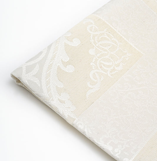 Tapis de prière fin crème.